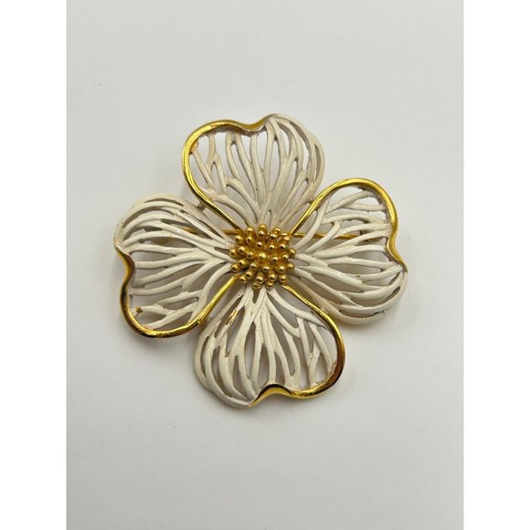 Vintage Signed Trifari Dogwood Flower Brooch Pin Gold Tone and White Enamel - Picture 2 of 6